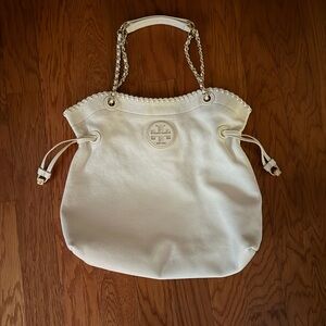 Tory Burch White Shoulder Bag with Chain-Link Strap